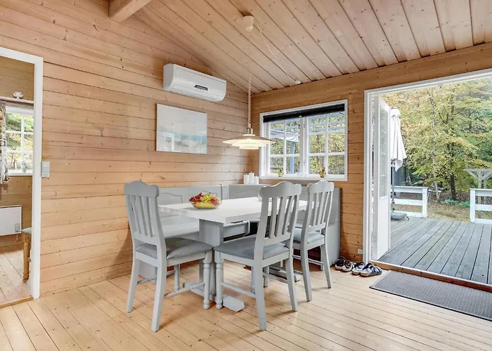 3 Bedroom Cozy In Feriehus Børkop